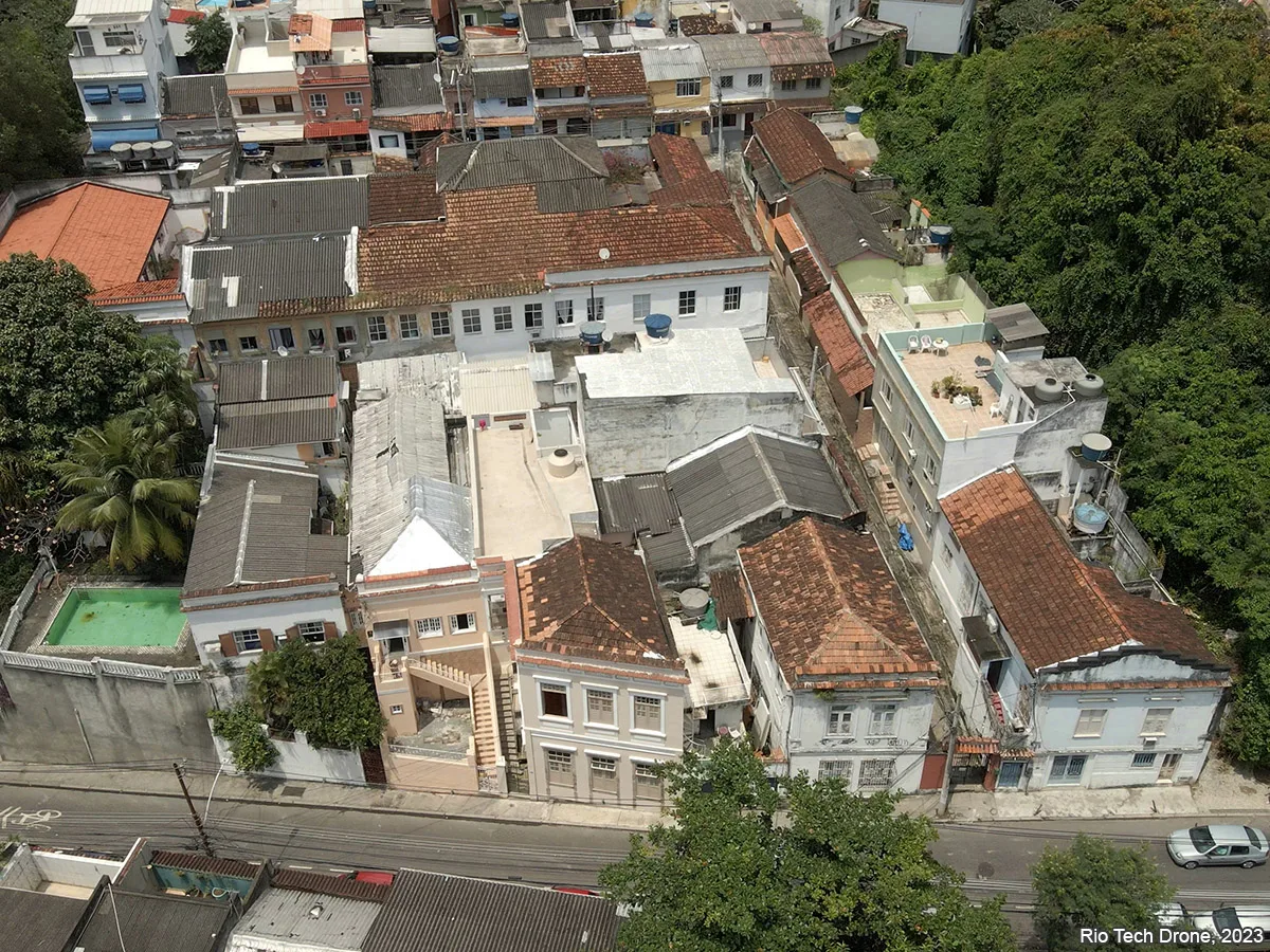 Bem preservado: Rua Mario Portela, nº 285 (Casas 01-02, 09-A, 10, 10-A, 15, 17, 19-21) — foto 1