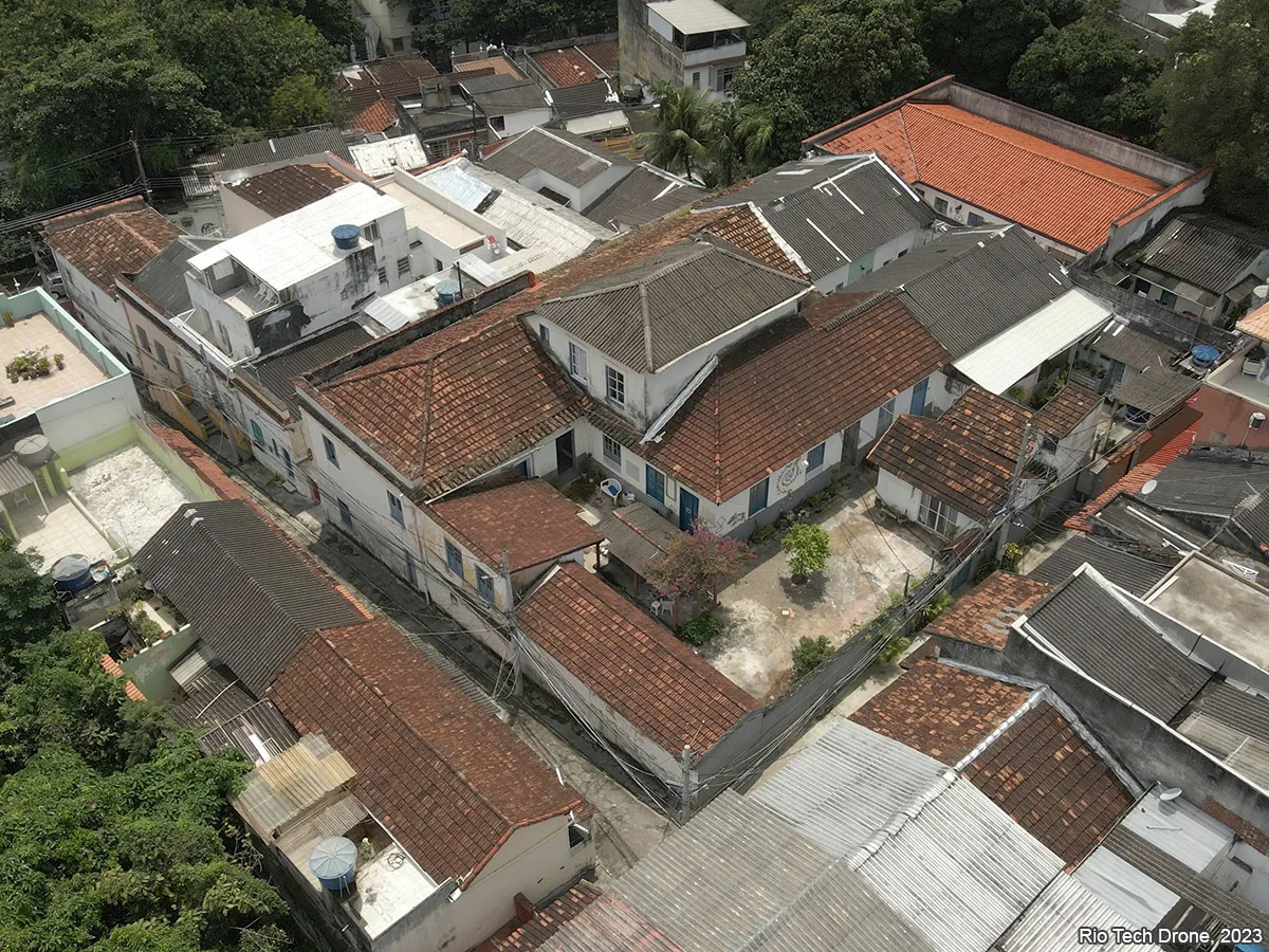 Bem preservado: Rua Mario Portela, nº 285 (Casas 01-02, 09-A, 10, 10-A, 15, 17, 19-21) — foto 2