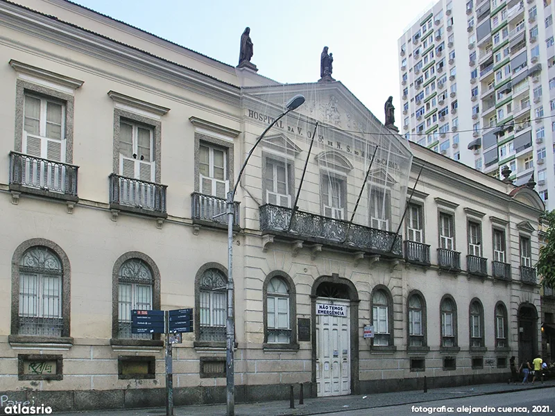 Fachada e parte do prédio construídos segundo o projeto original do Hospital da Venerável Ordem 3ª de Nossa Senhora do Carmo — foto 1