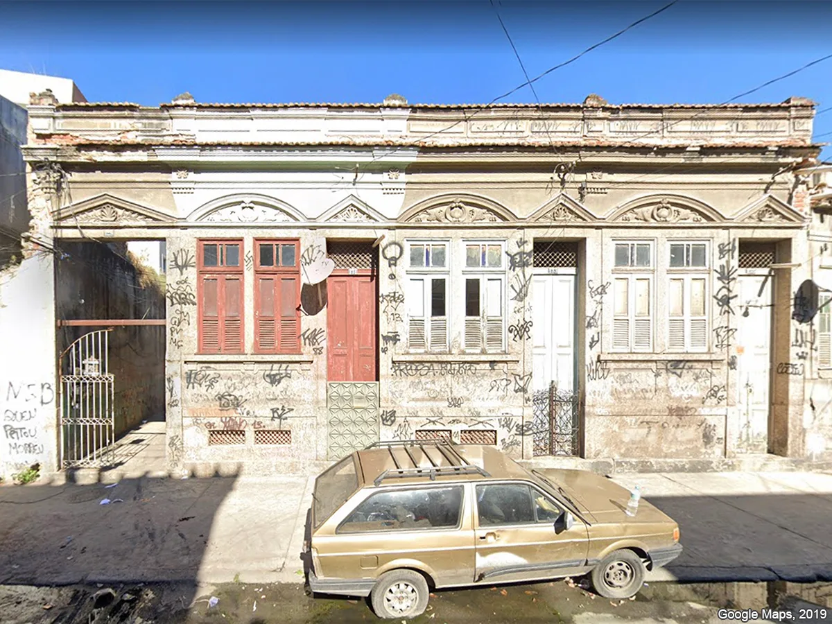 Bem preservado: Rua Nabuco Freitas, nº 129 (Casas 01-05), 131/133/135 — foto 2