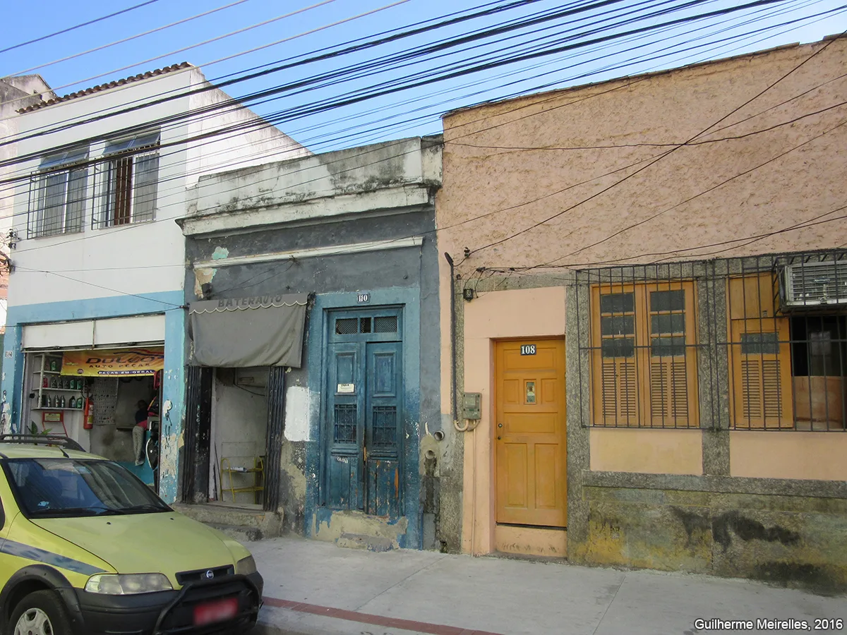 Bem preservado: Rua Laura de Araújo, nº 106/108/110 — foto 1