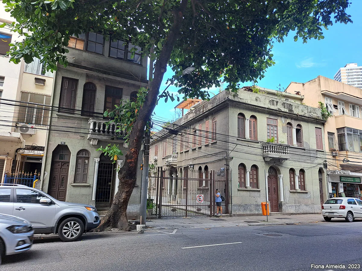 Bem preservado: Bairro Abrunhosa: Rua da Passagem, nº 161, 163 (Casas 01-50), 165 — foto 1