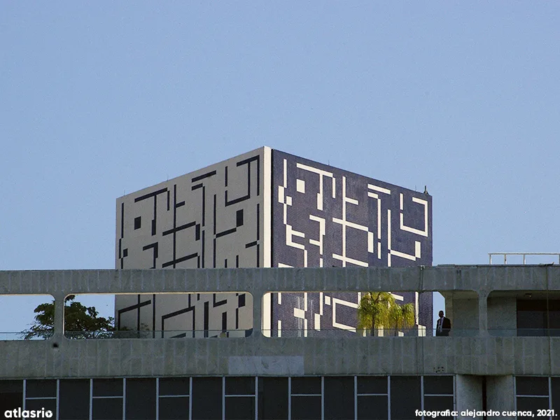 Paisagismo do terraço do Edifício da Manchete e Muro escultórico (Obra de Burle Marx) — foto 1