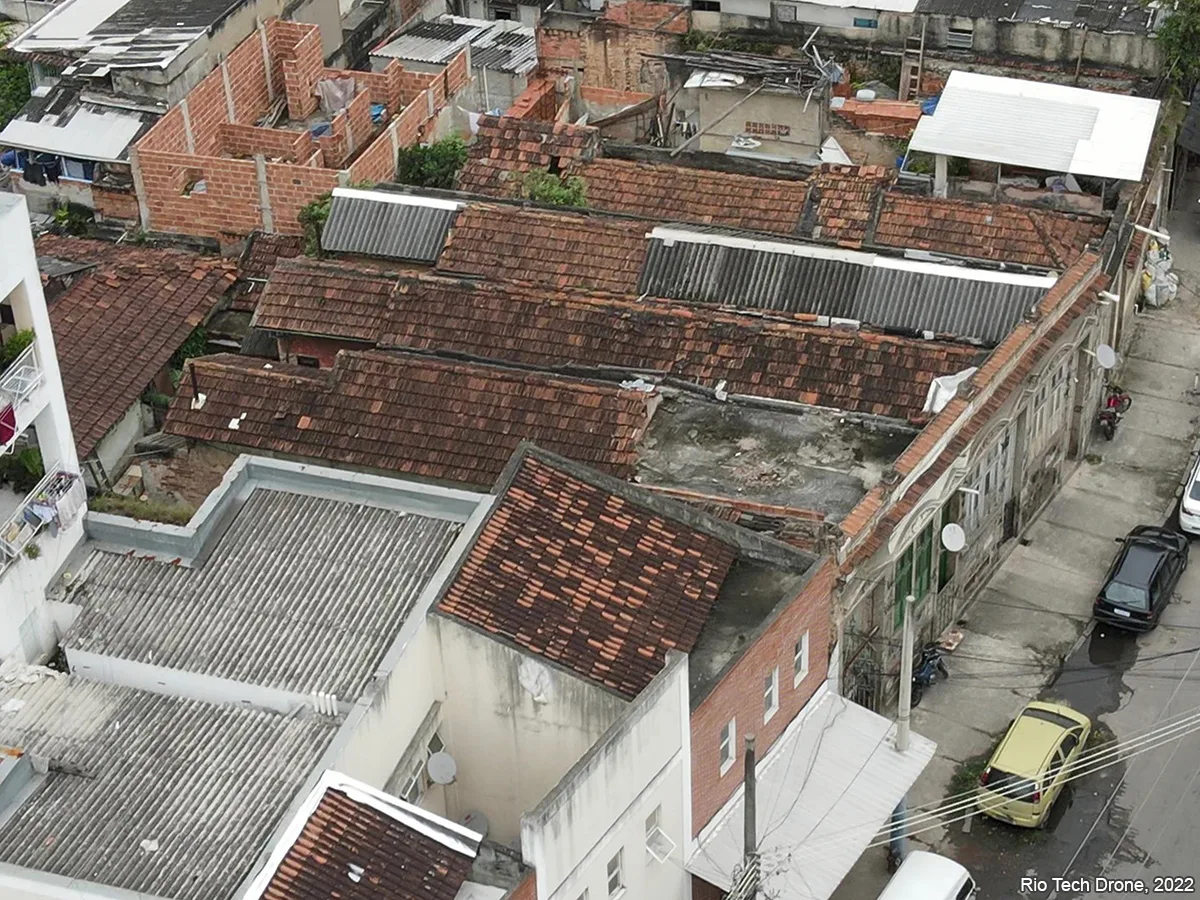Bem preservado: Rua Nabuco Freitas, nº 129 (Casas 01-05), 131/133/135 — foto 1