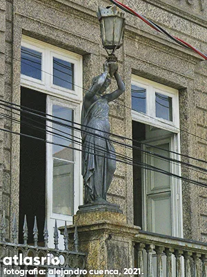 Estátua (1) Negra, estátuas (2) com Lampião e estátuas (4) A Arte, A Ciência, A Indústria e A Navegação — foto 1