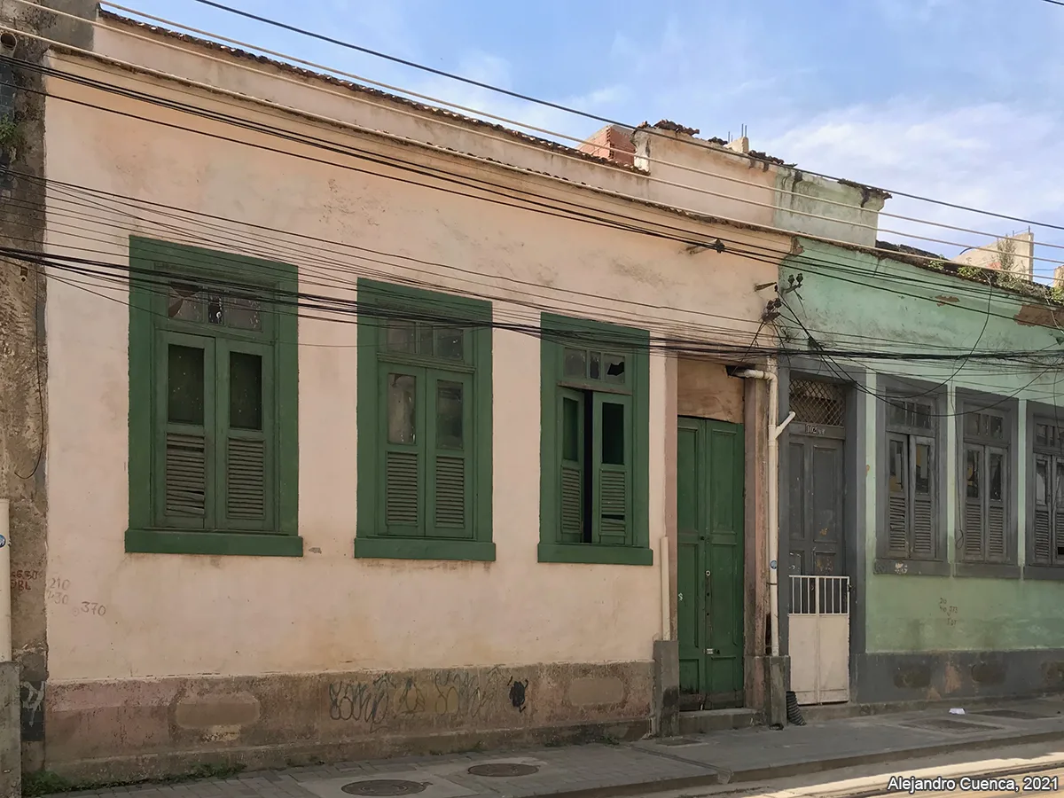 Bem preservado: Rua Pedro Ernesto, nº 98/100, 102/104 — foto 1