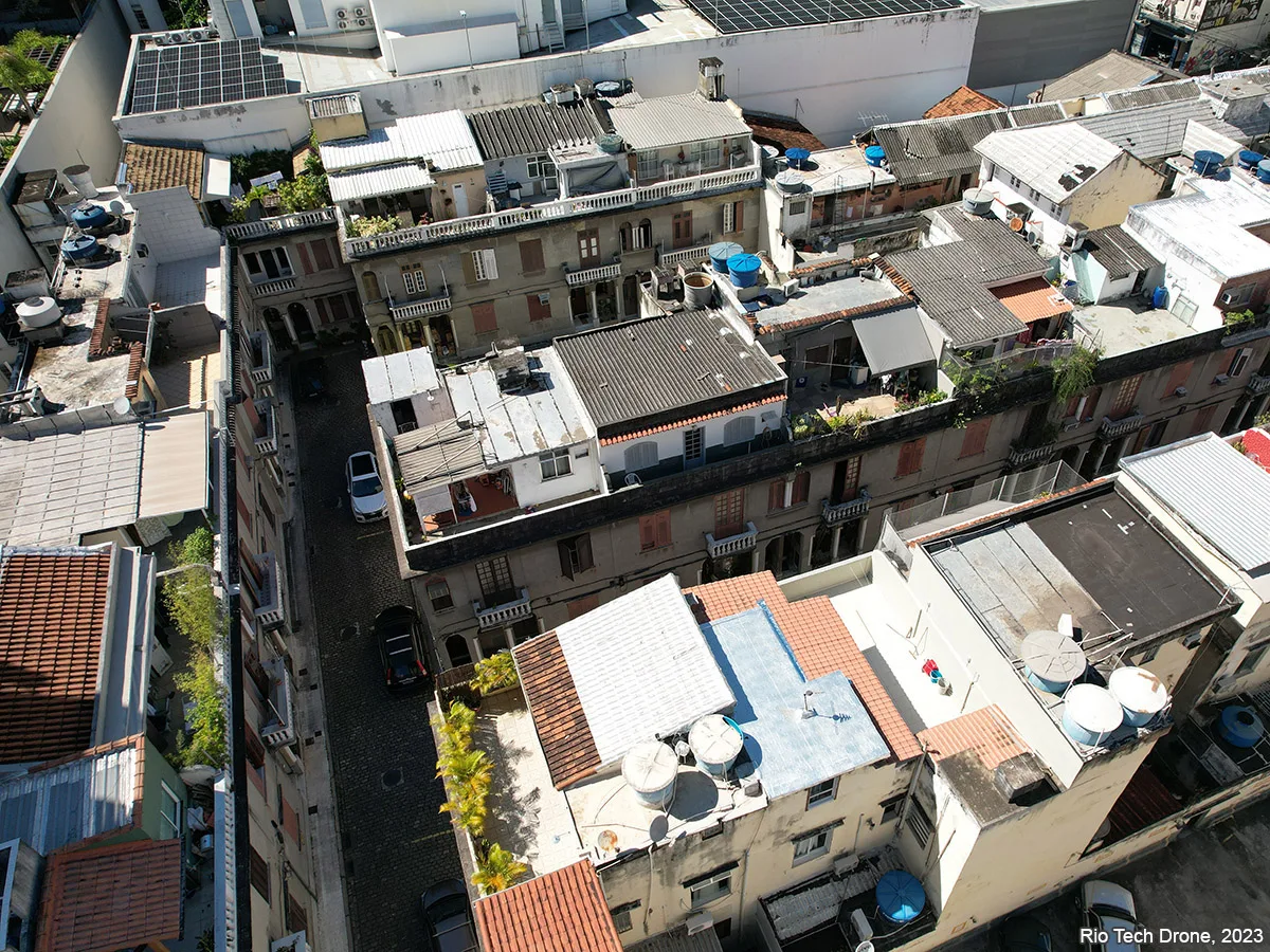 Bem preservado: Bairro Abrunhosa: Rua da Passagem, nº 161, 163 (Casas 01-50), 165 — foto 2