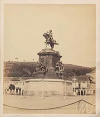 Estátua de D. Pedro I no largo do Rócio — foto 1