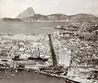 Vista aérea do Rio de Janeiro, da Praça Mauá para a zona sul, tendo ao fundo o Pão de Açúcar — foto 1