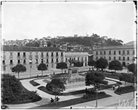 Monumento em homenagem ao Marechal Osório, estátua equestre, em frente ao Paço Imperial — foto 1