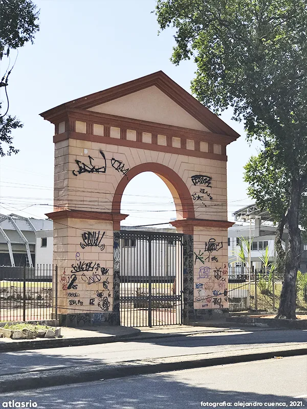 Pórtico do antigo Matadouro Público — foto 1