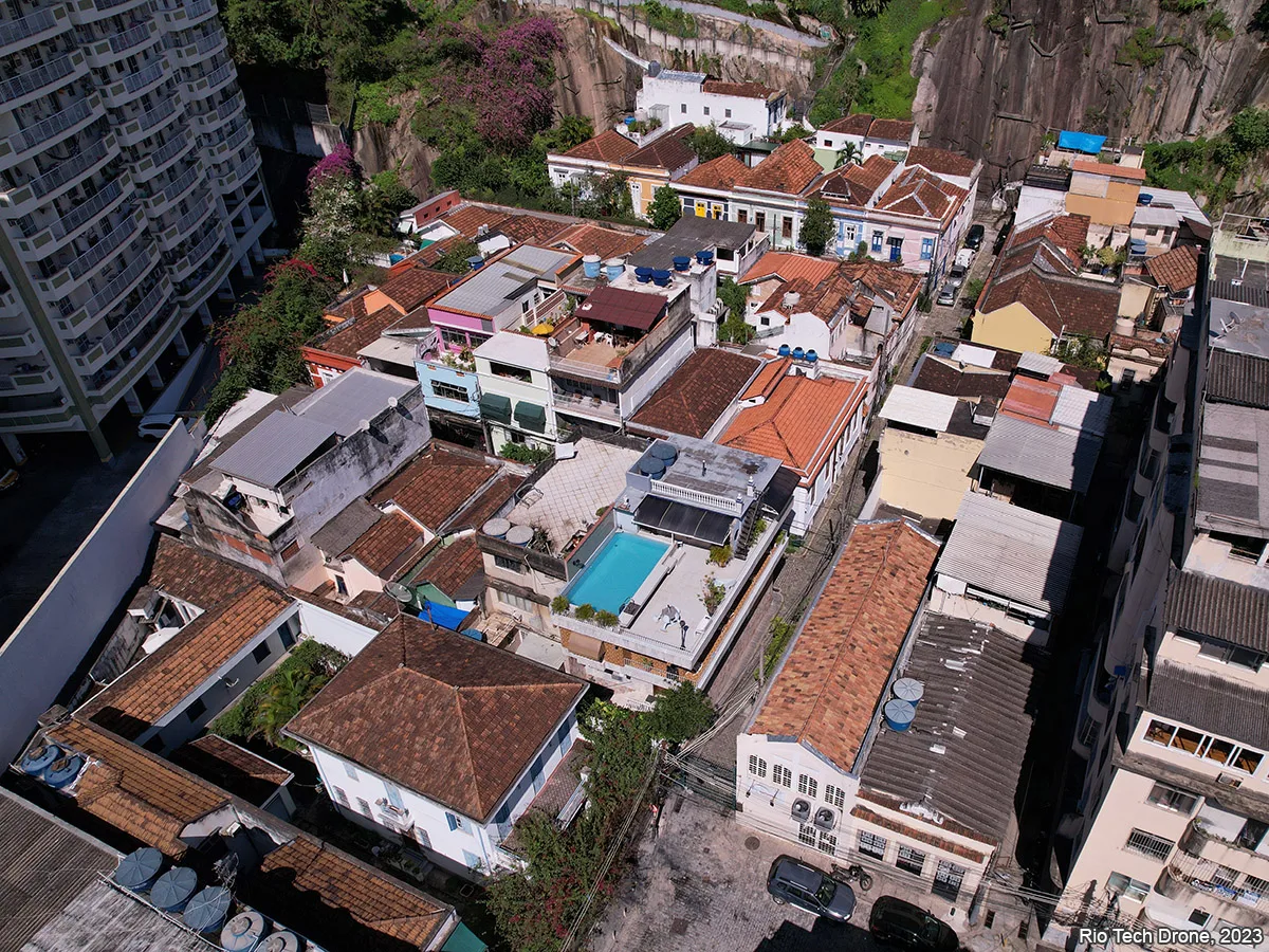 Bem preservado: Rua Tavares Bastos, nº 21 (Casas 03-04, 06-07, 13, 15-16, 18-31, 33-35) — foto 1